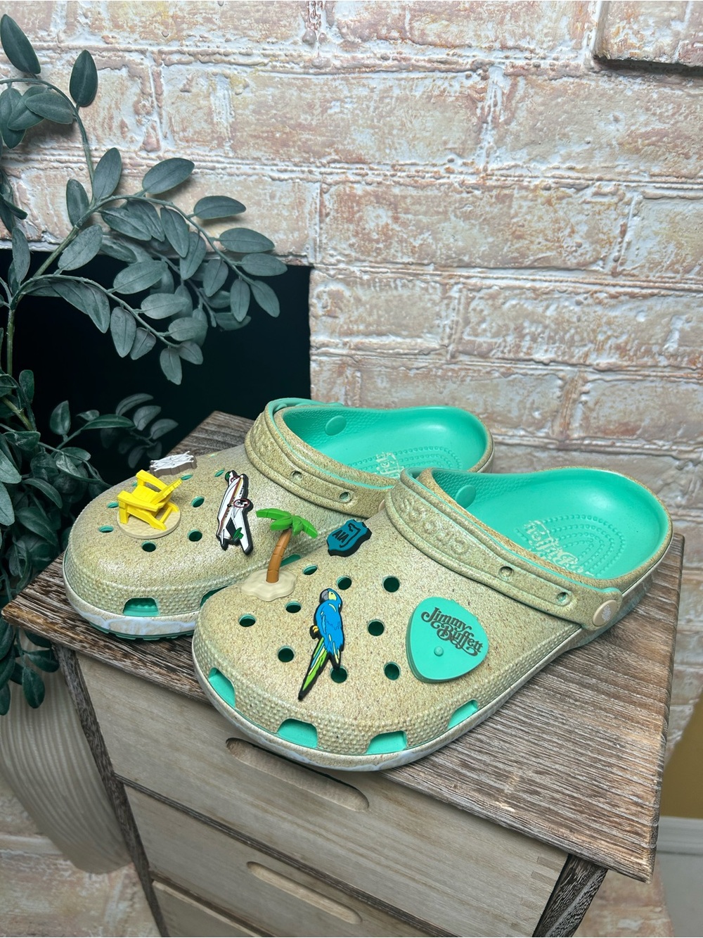 Crocs x Jimmy Buffett Margaritaville Clogs M7 W9 W/ Complete Jibbitz set - Picture 2 of 12